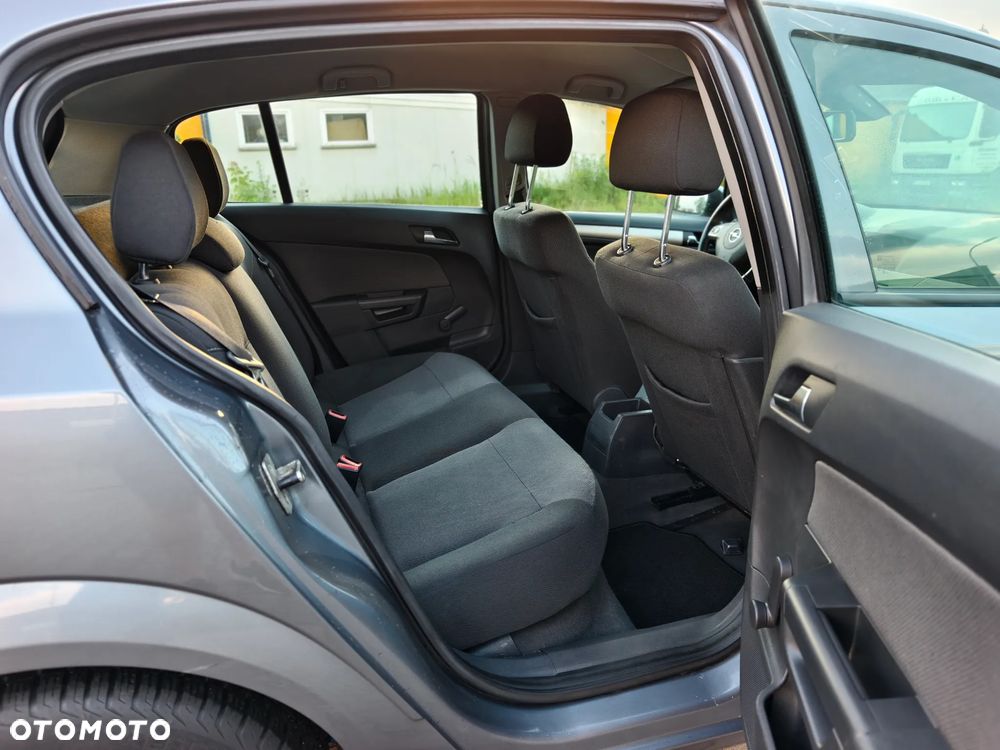 Opel Astra 1.6 Essentia - 19