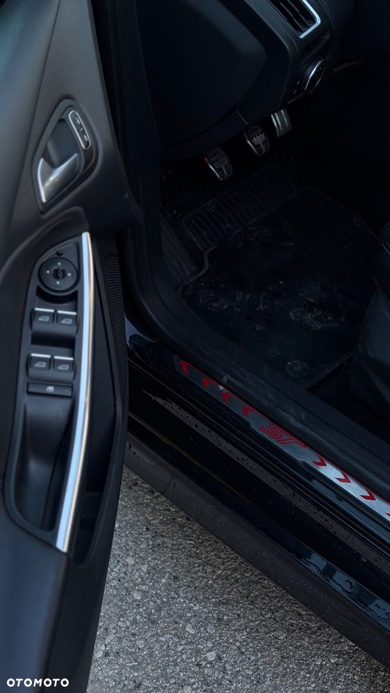 Ford Focus 2.0 TDCi ST - 19
