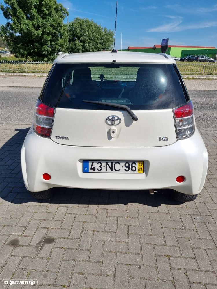 Toyota iQ - 4