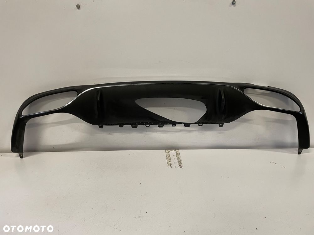 Dyfuzor tylnego zderzaka Mercedes 213 AMG Hak bez PDC A 213 885 18 01