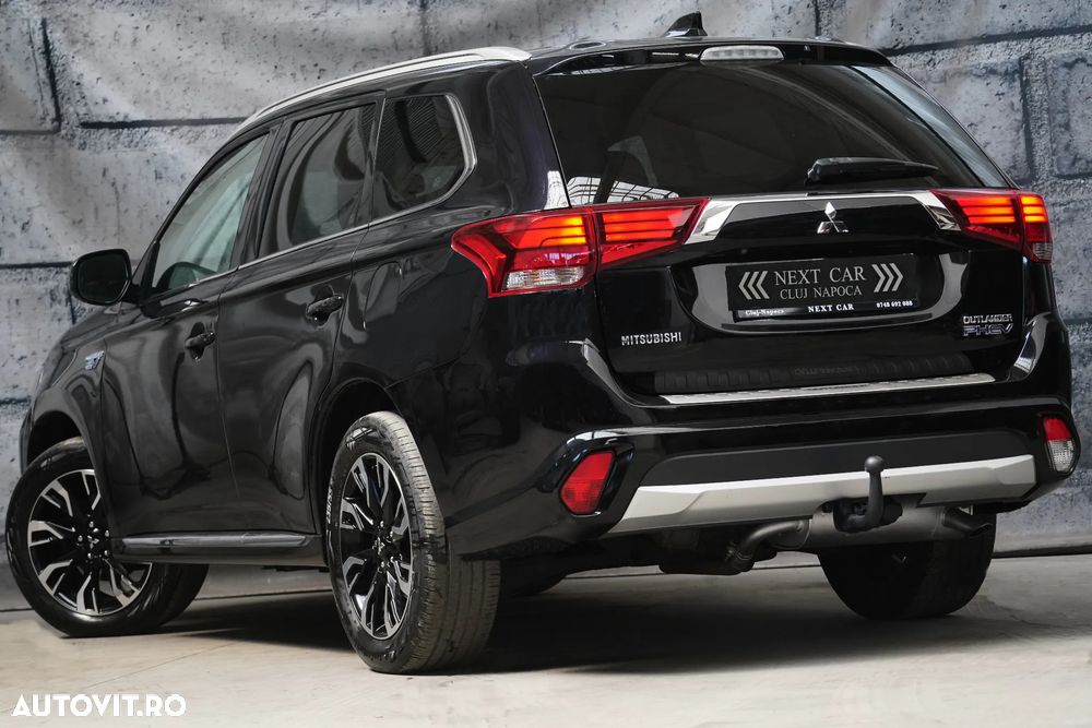 Mitsubishi Outlander 2.0 4WD Plus - 5