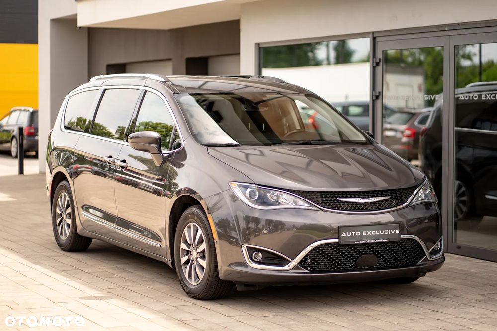 Chrysler Pacifica - 16