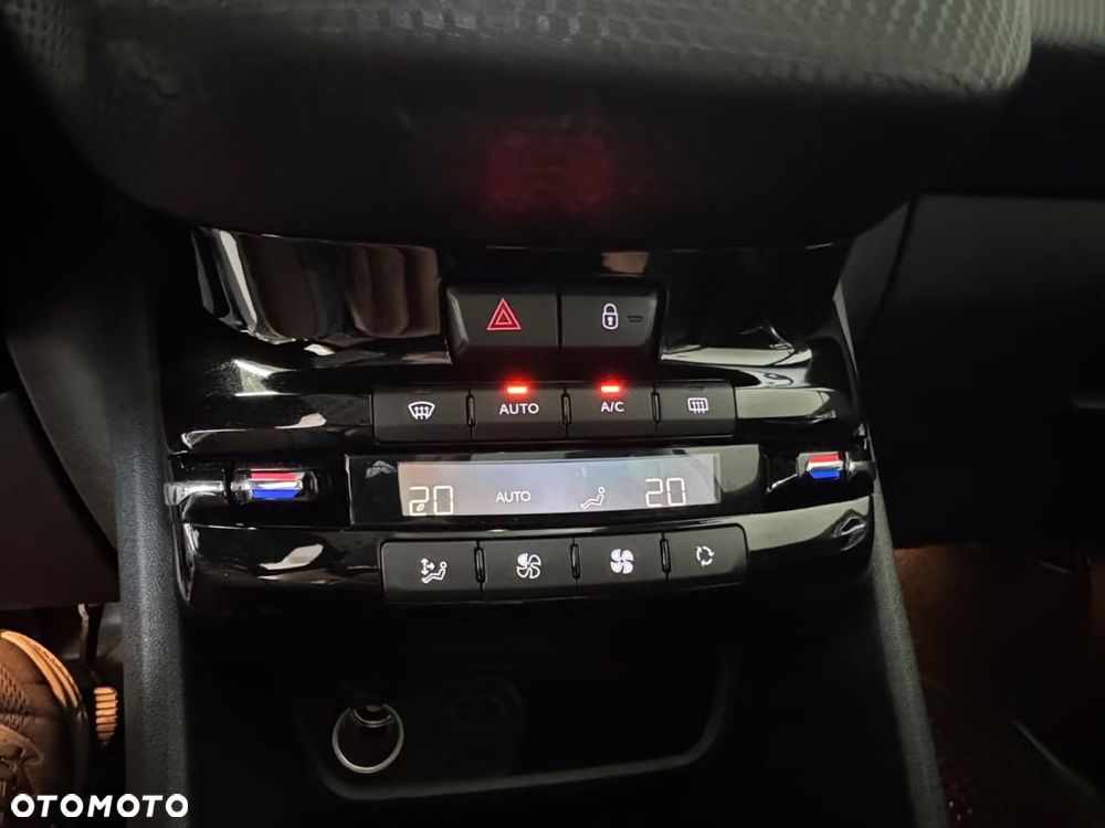 Peugeot 2008 1.2 Pure Tech Allure S&S EAT6 - 17
