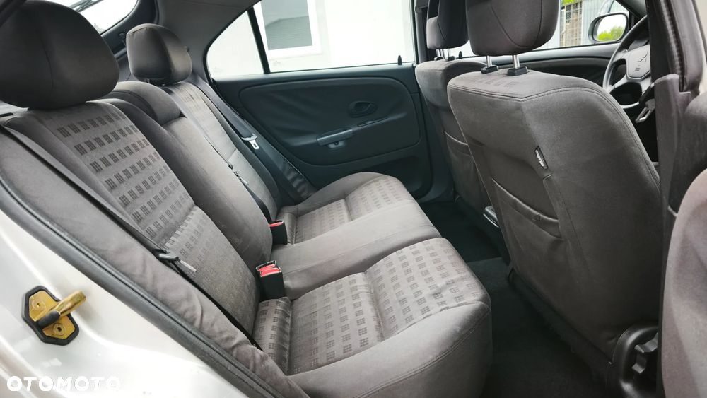 Mitsubishi Carisma - 26