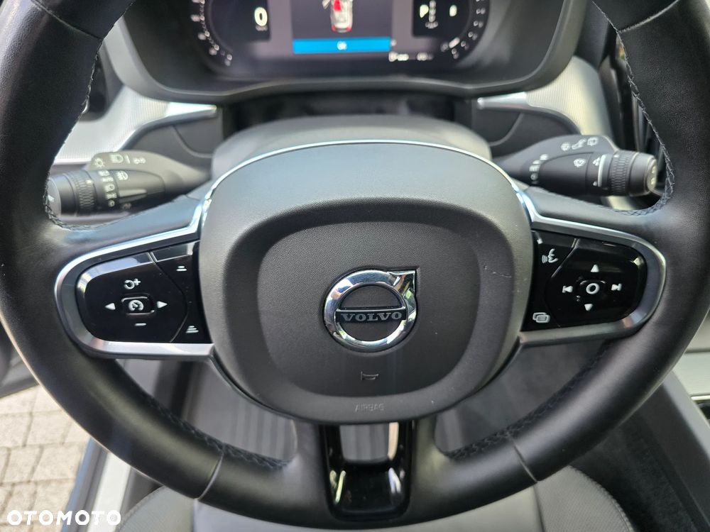 Volvo XC 60 B4 B Plus Dark - 18