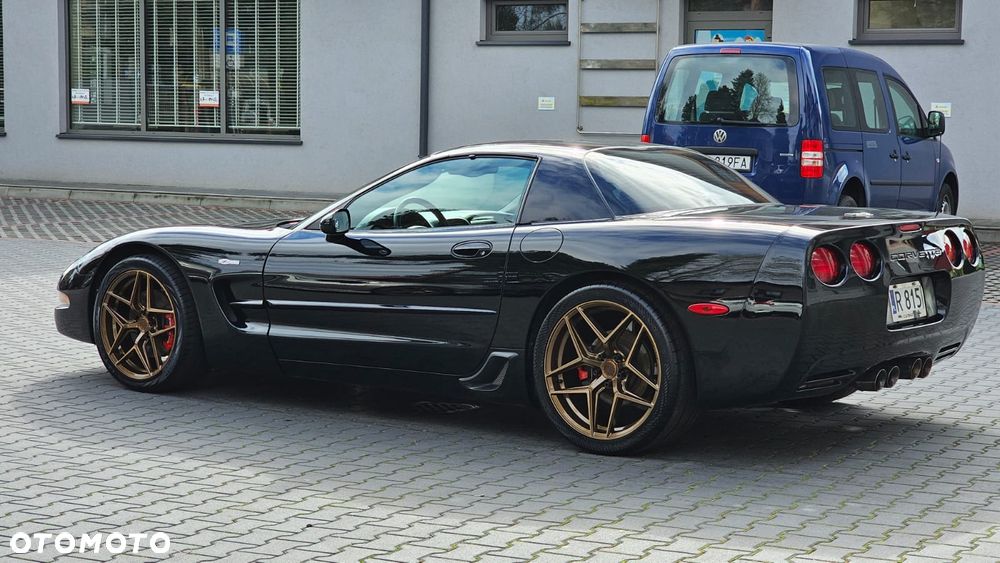 Chevrolet Corvette - 6