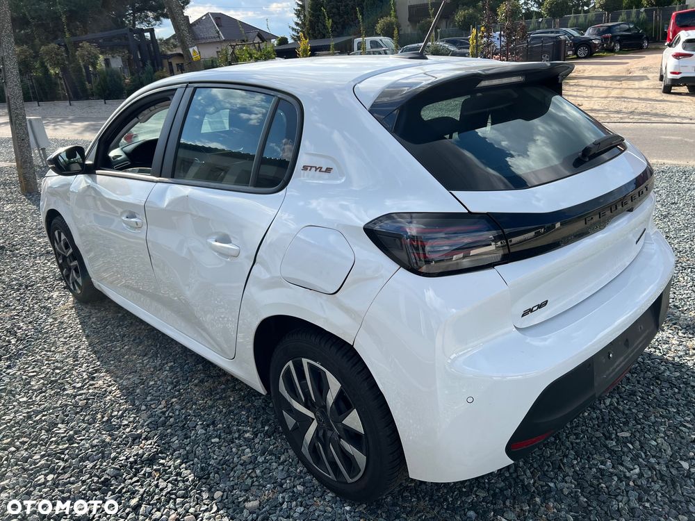 Peugeot 208 - 4