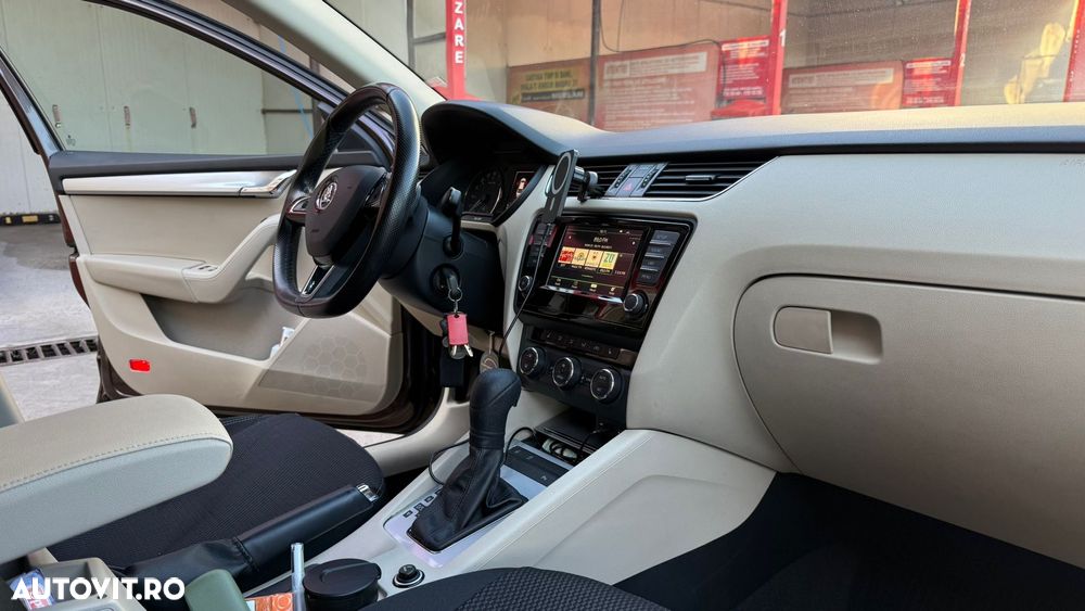 Skoda Octavia 2.0 TDI DSG 4X4 Ambition - 9