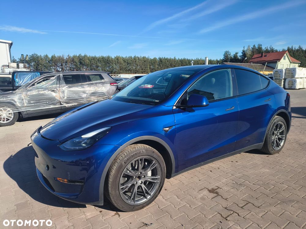 Tesla Model Y - 3