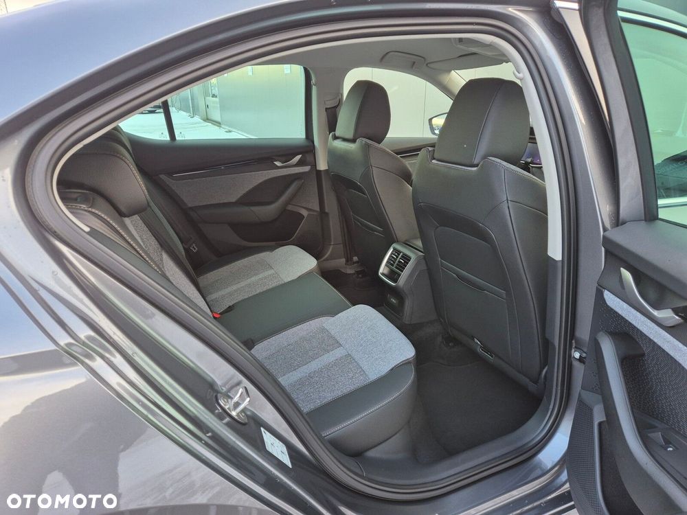 Skoda Octavia 2.0 TDI Selection DSG - 11