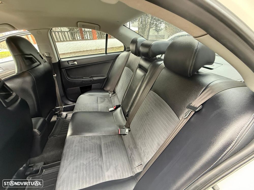 Mitsubishi Lancer Evolution IX DSG MR - 12