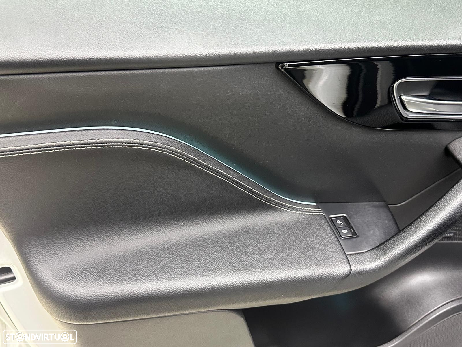 Jaguar F-Pace 2.0 i4D R-Sport AWD Aut. - 26