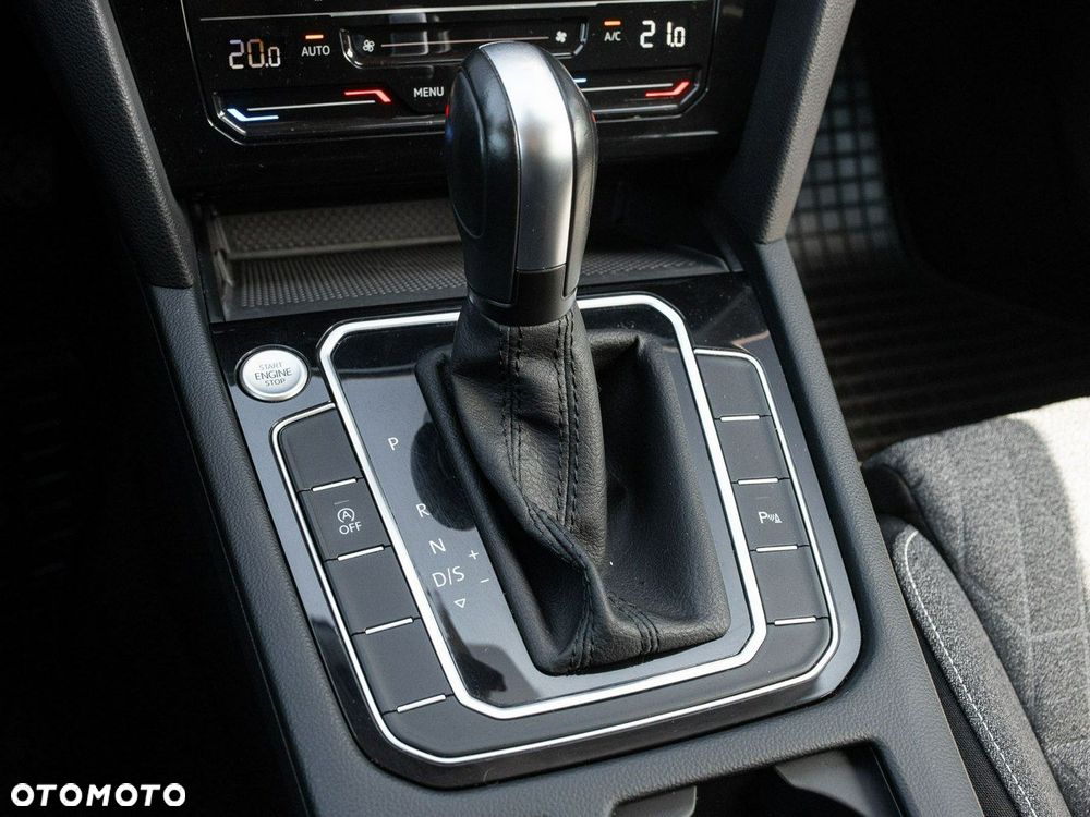 Volkswagen Passat - 16