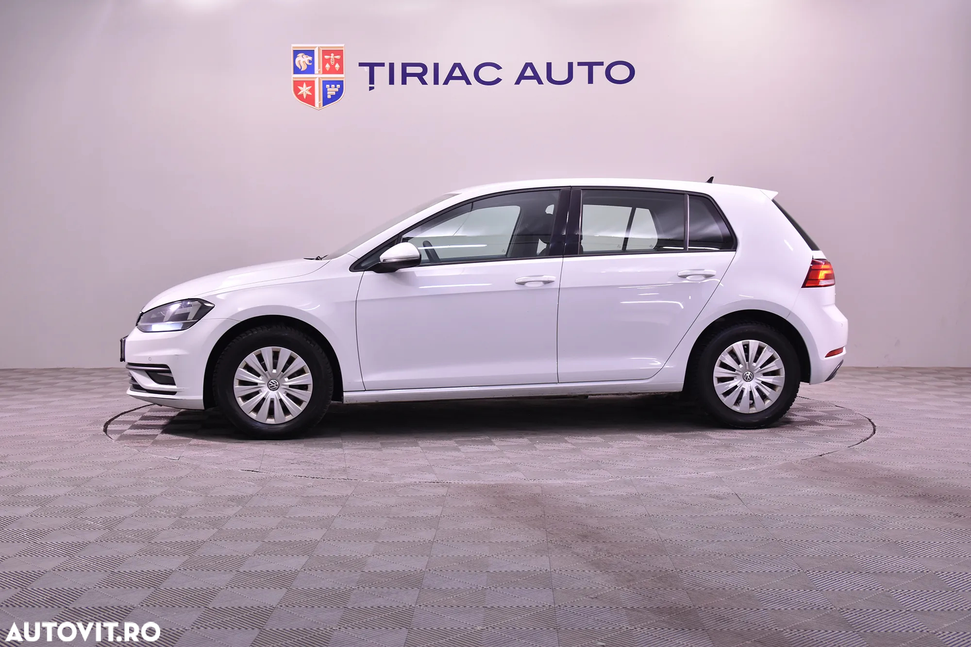 Volkswagen Golf - 2