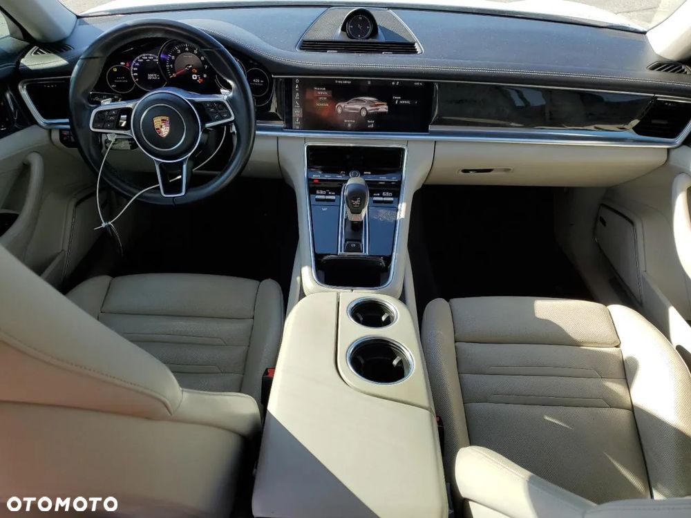 Porsche Panamera 4 - 9
