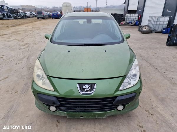 Dezmembrari / Dezmembrez Peugeot 207 1.4 NFU cutie 5 trepte MA5 culoare KGA - Verde Gombo