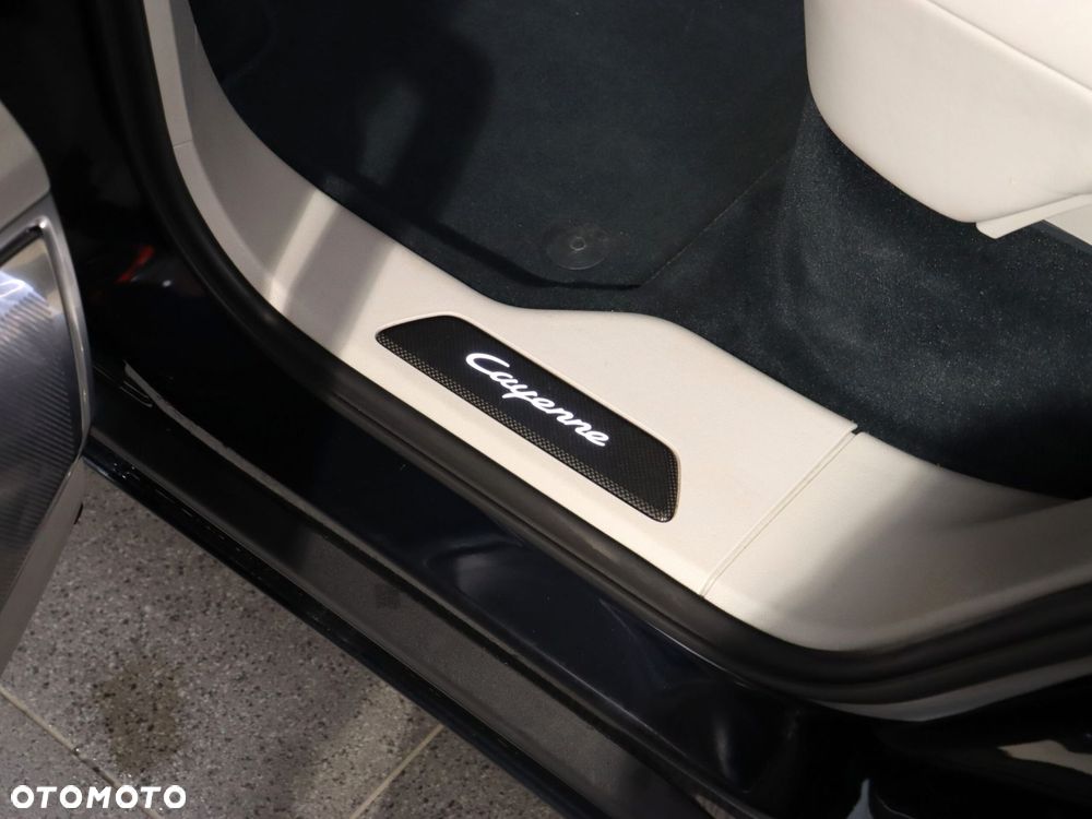 Porsche Cayenne S - 30