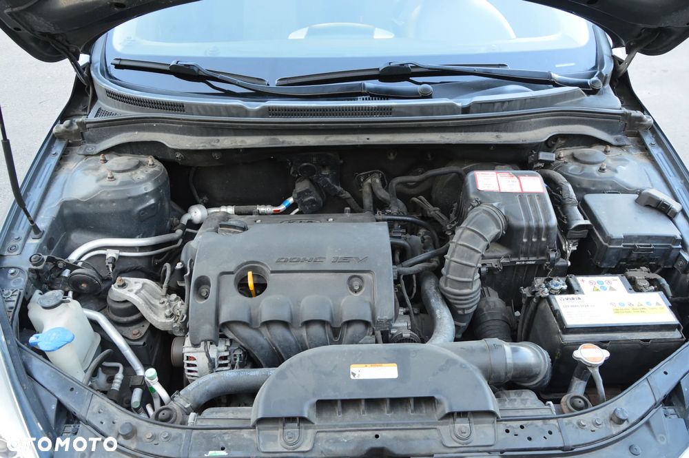 Kia Ceed 1.4 CVVT Dream-Team Edition - 11