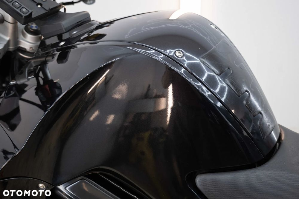 BMW F - 25