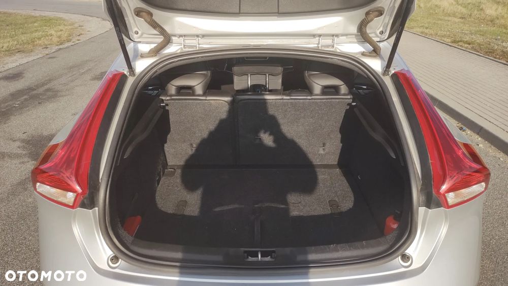 Volvo V40 D2 Drive-E R-Design Momentum - 12