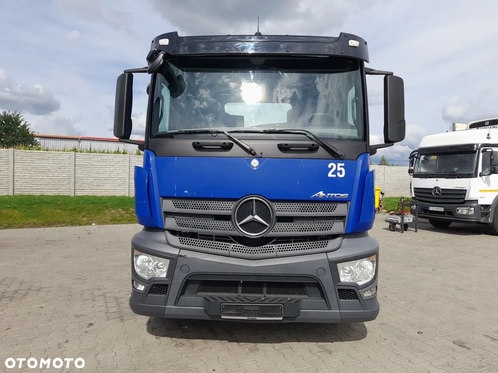 Kabina Mercedes Arocs Actros MP4 ClassicSpace M - 2