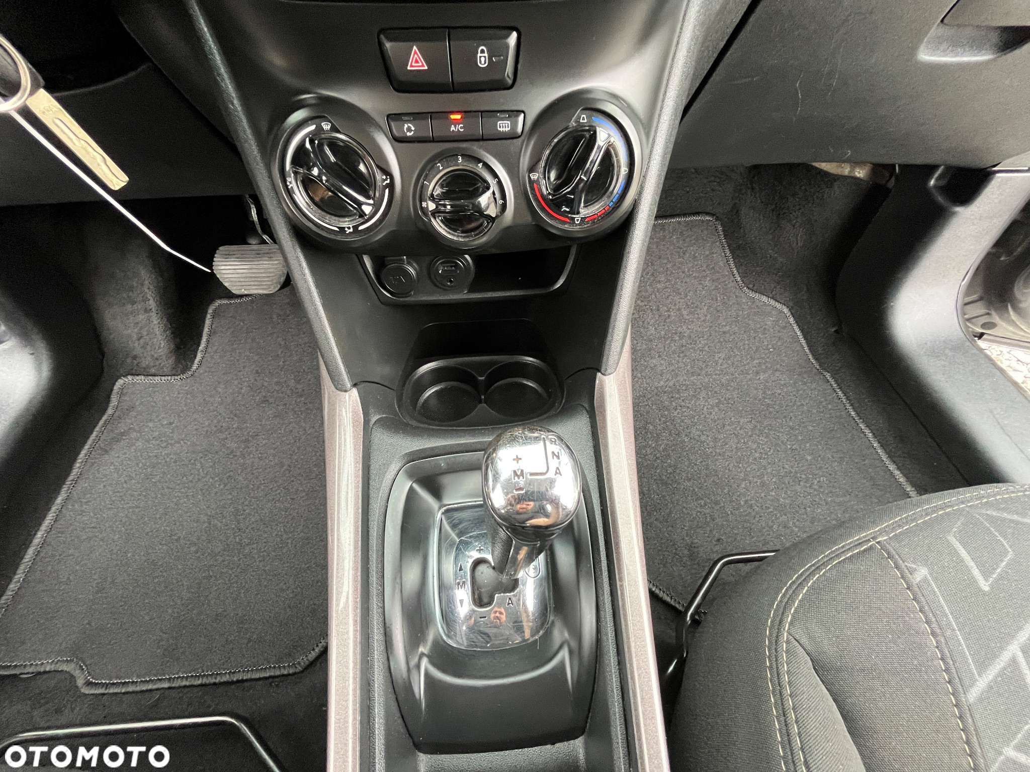 Peugeot 2008 e-HDi FAP 92 ETG6 STOP & START Allure - 17