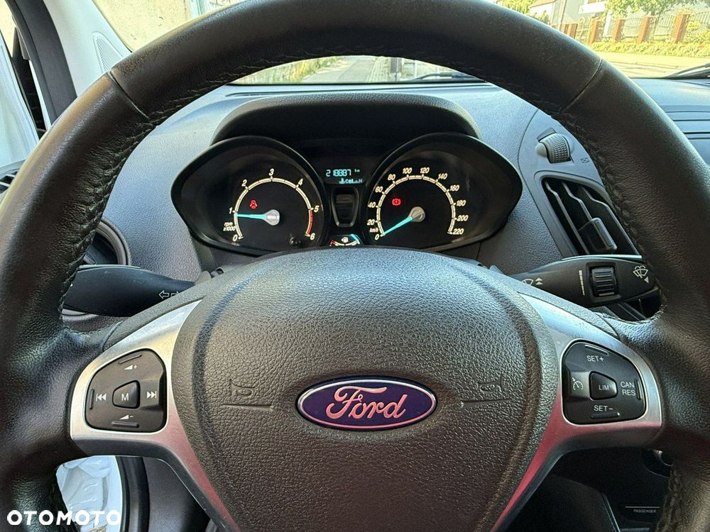 Ford Transit Courier - 17