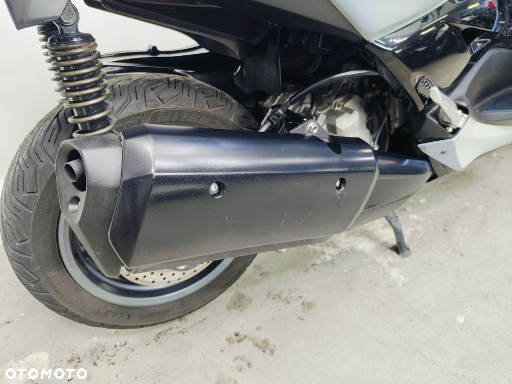 Yamaha X-max - 7