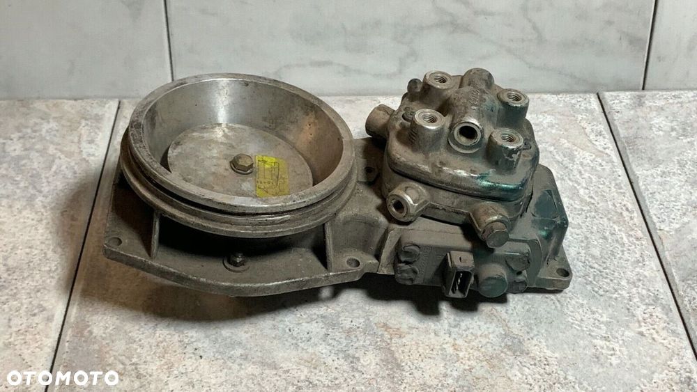 ROZDZIELACZ PALIWA AUDI 80 0438101005 026133353 0438121011 - 1