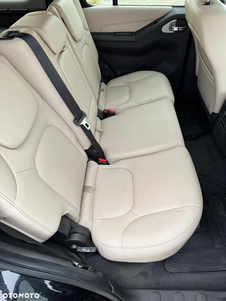 Nissan Pathfinder - 11