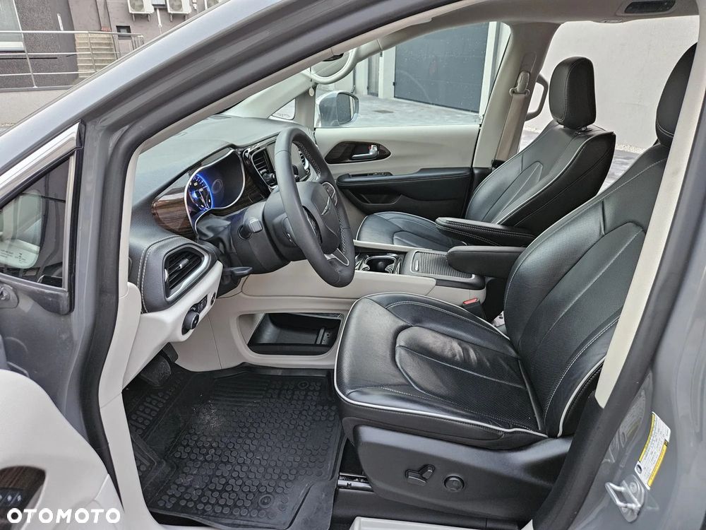 Chrysler Pacifica - 20