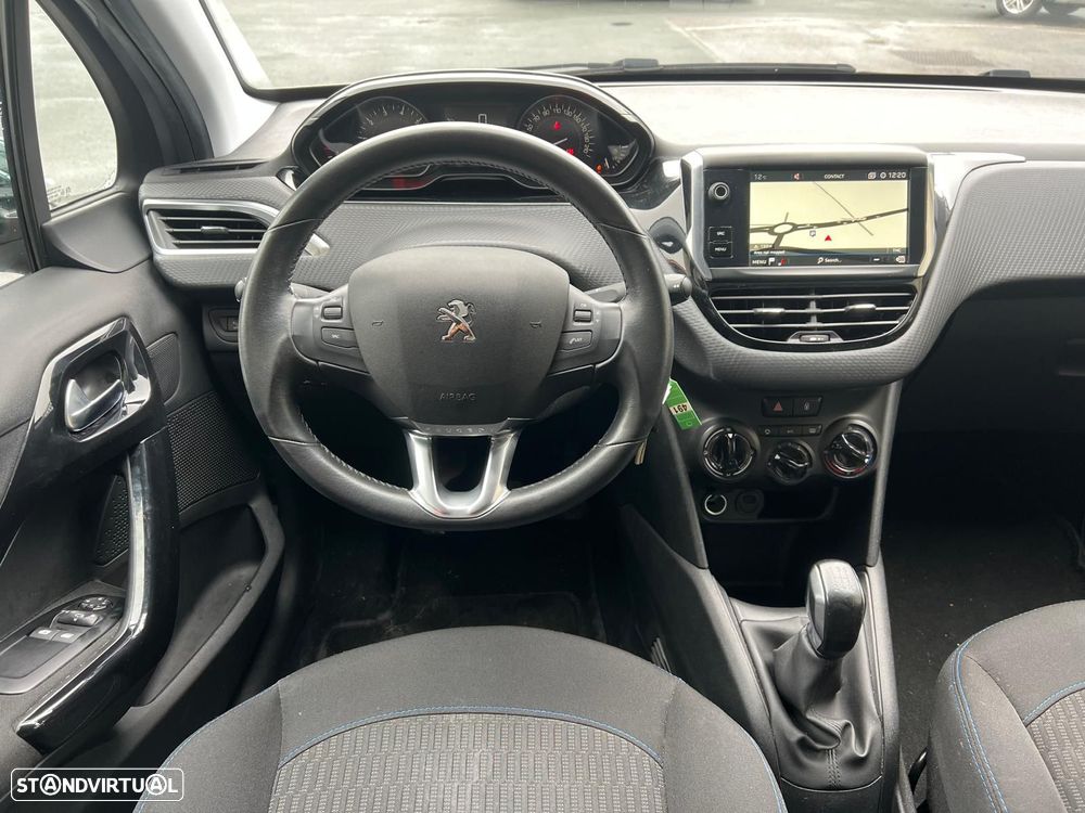 Peugeot 208 1.2 PureTech Signature - 6