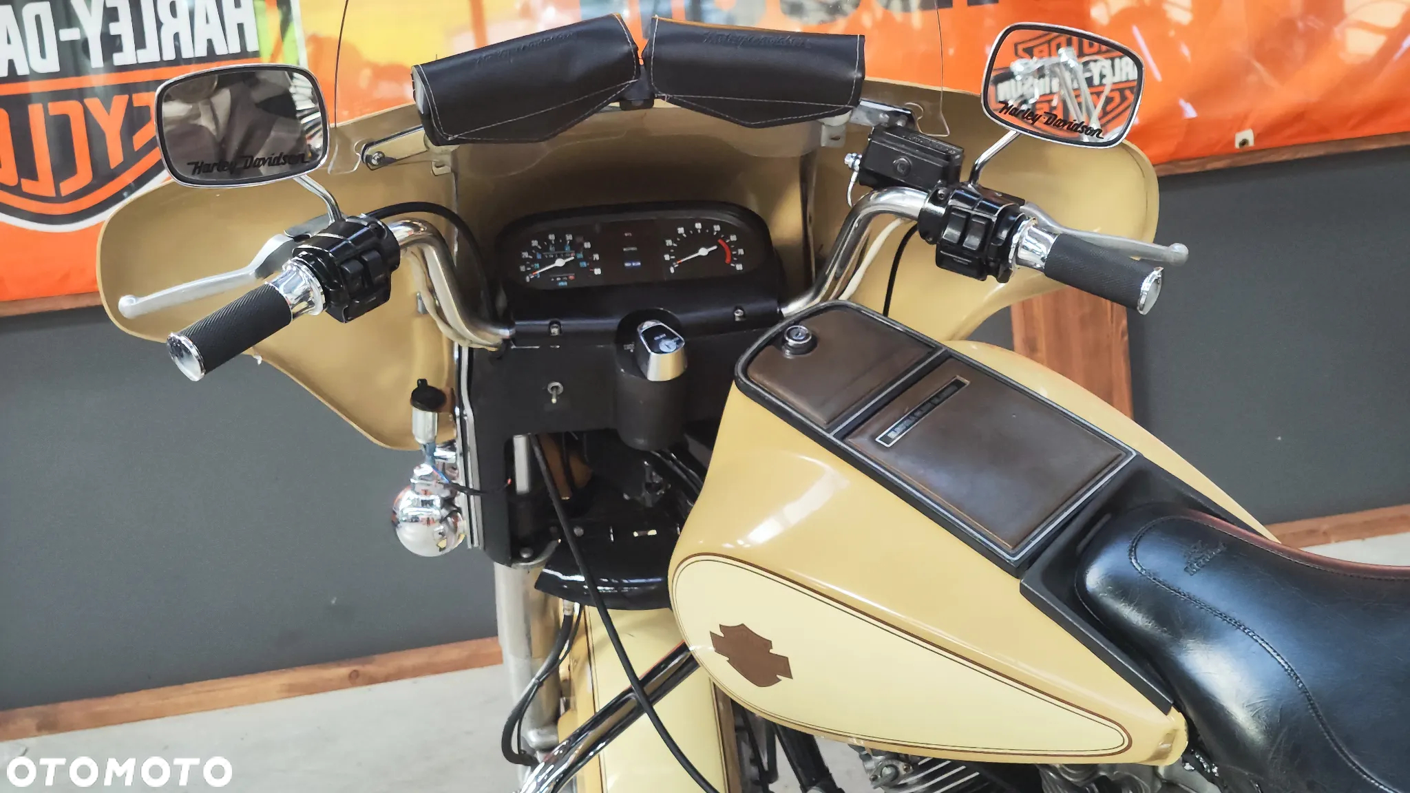 Harley-Davidson FLH Electra Glide - 16
