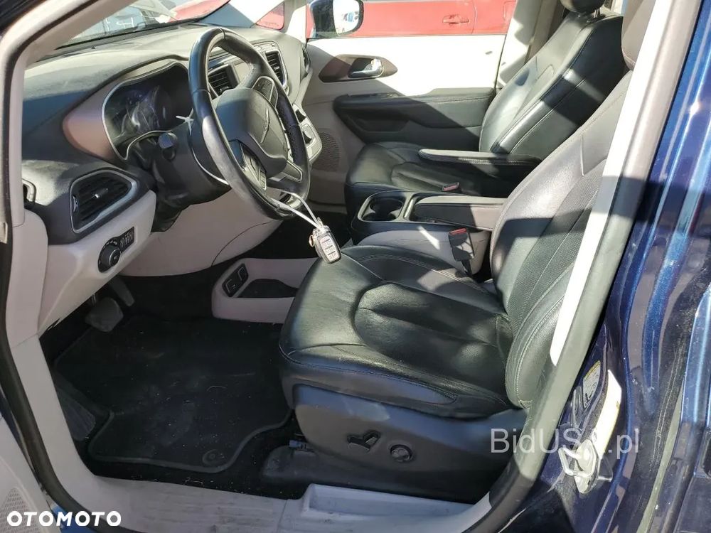 Chrysler Pacifica - 7