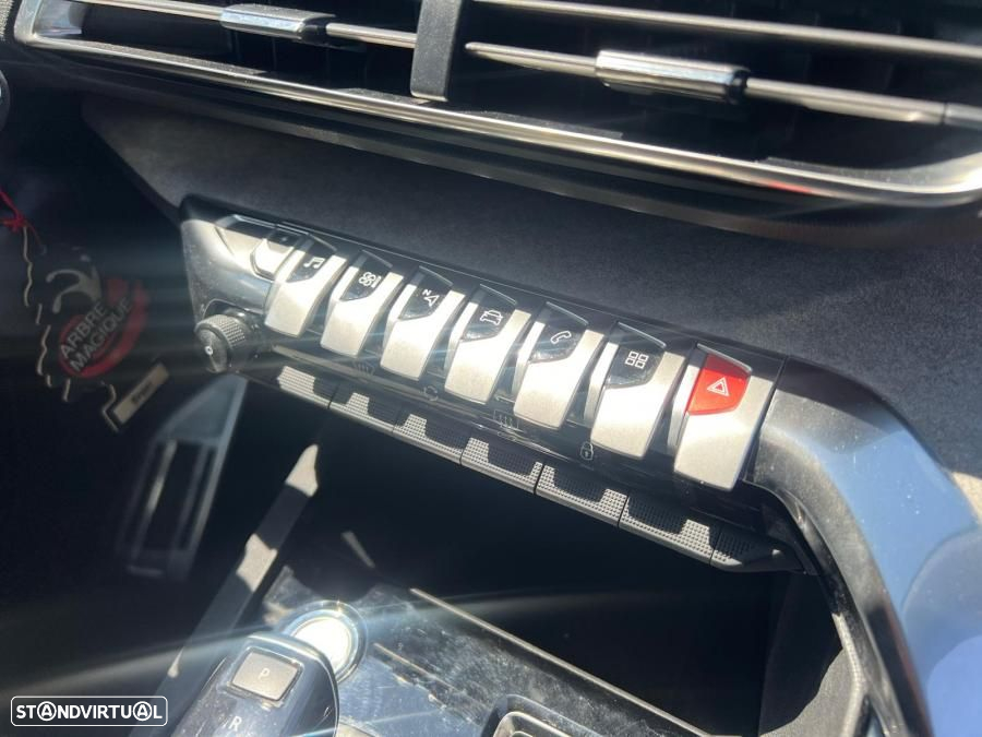 Peugeot 3008 1.6 Hybrid4 Allure e-EAT8 - 8