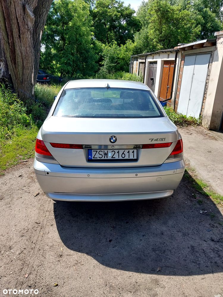 BMW Seria 7 745i - 7