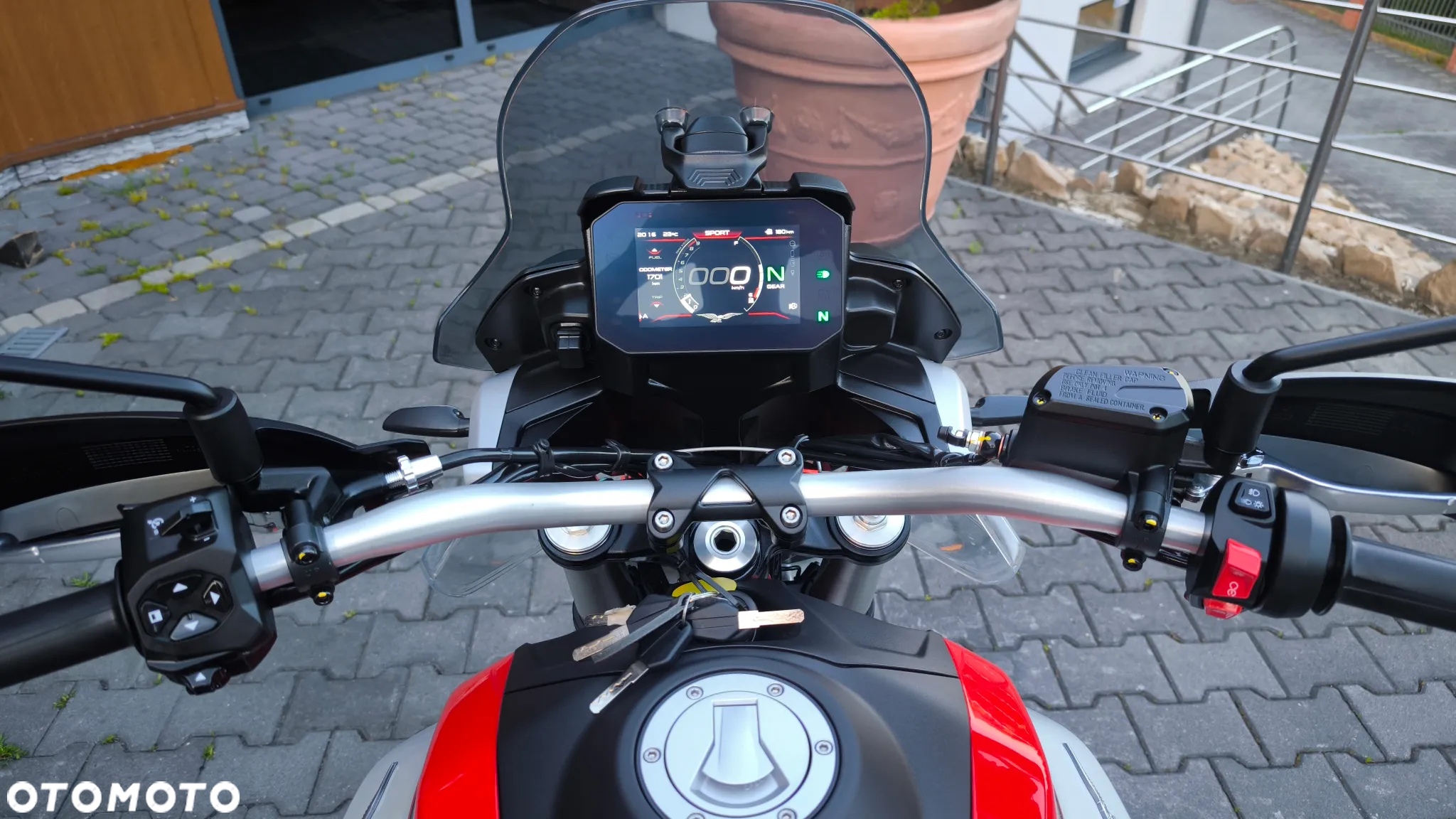 Moto Guzzi V85 - 10
