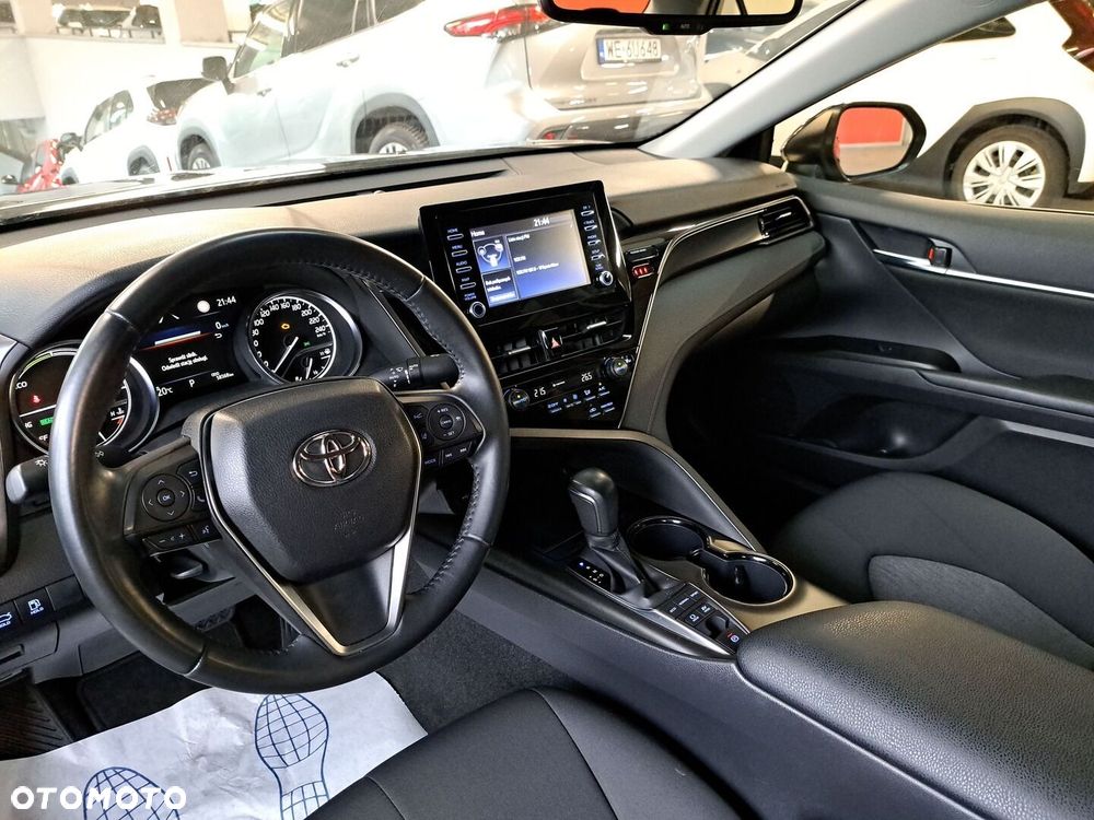 Toyota Camry 2.5 Hybrid Comfort CVT - 24