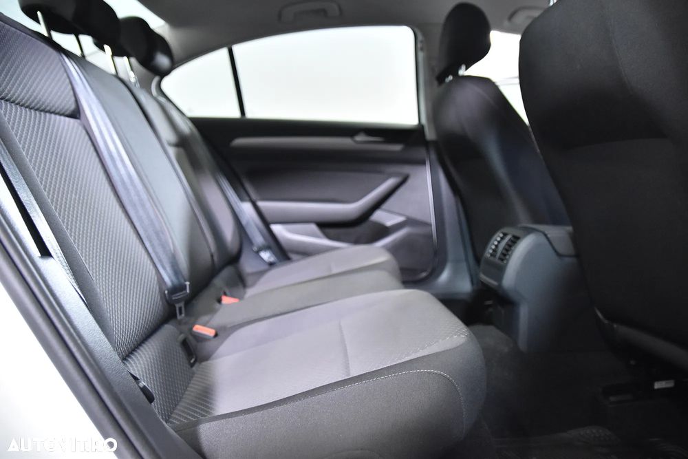 Volkswagen Passat - 13