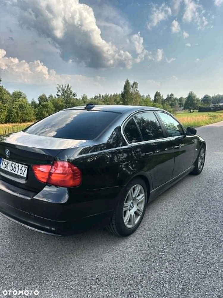 BMW 318I 2009 photo 3