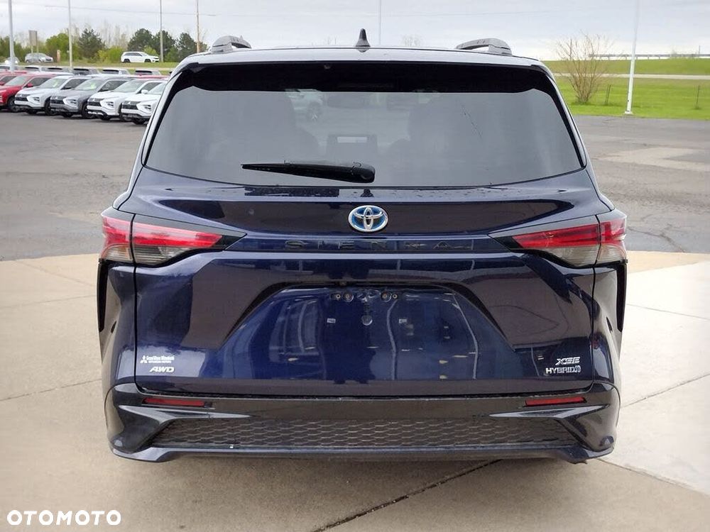 Toyota Sienna - 6