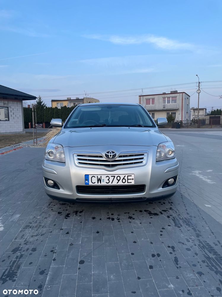 Toyota Avensis 2.2 D-4D Sol - 2