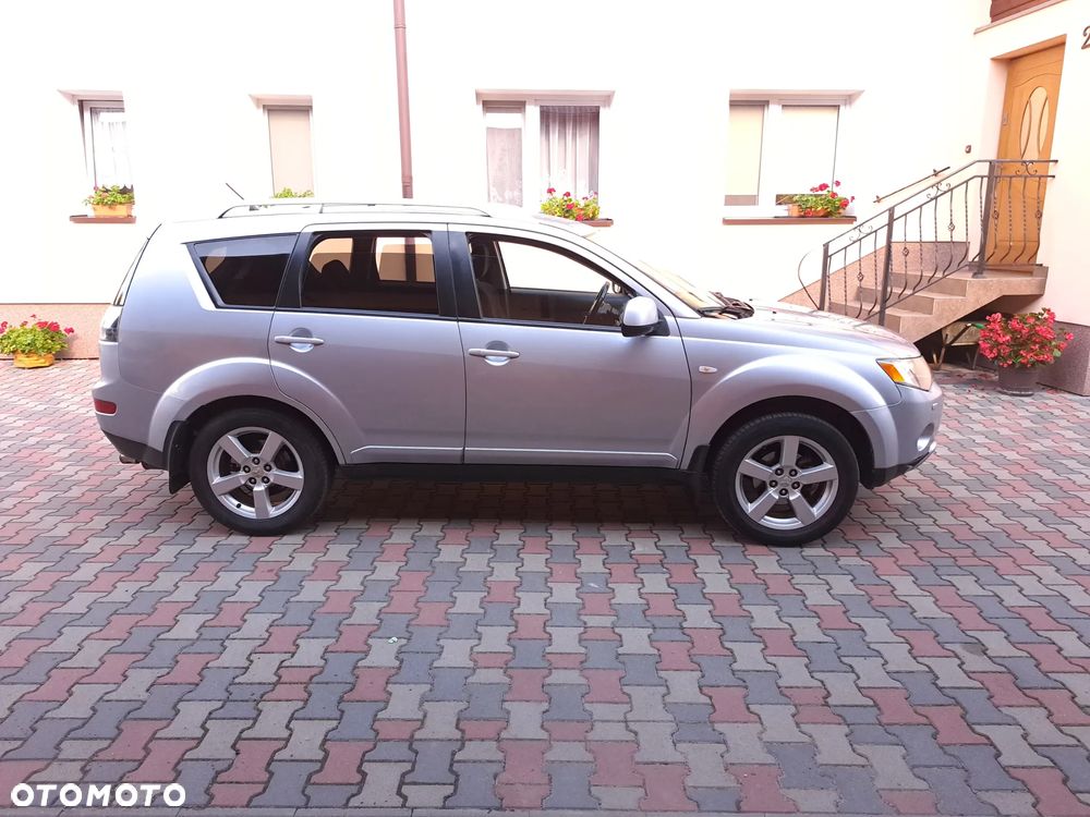 Mitsubishi Outlander 2.0 DID Instyle - 1