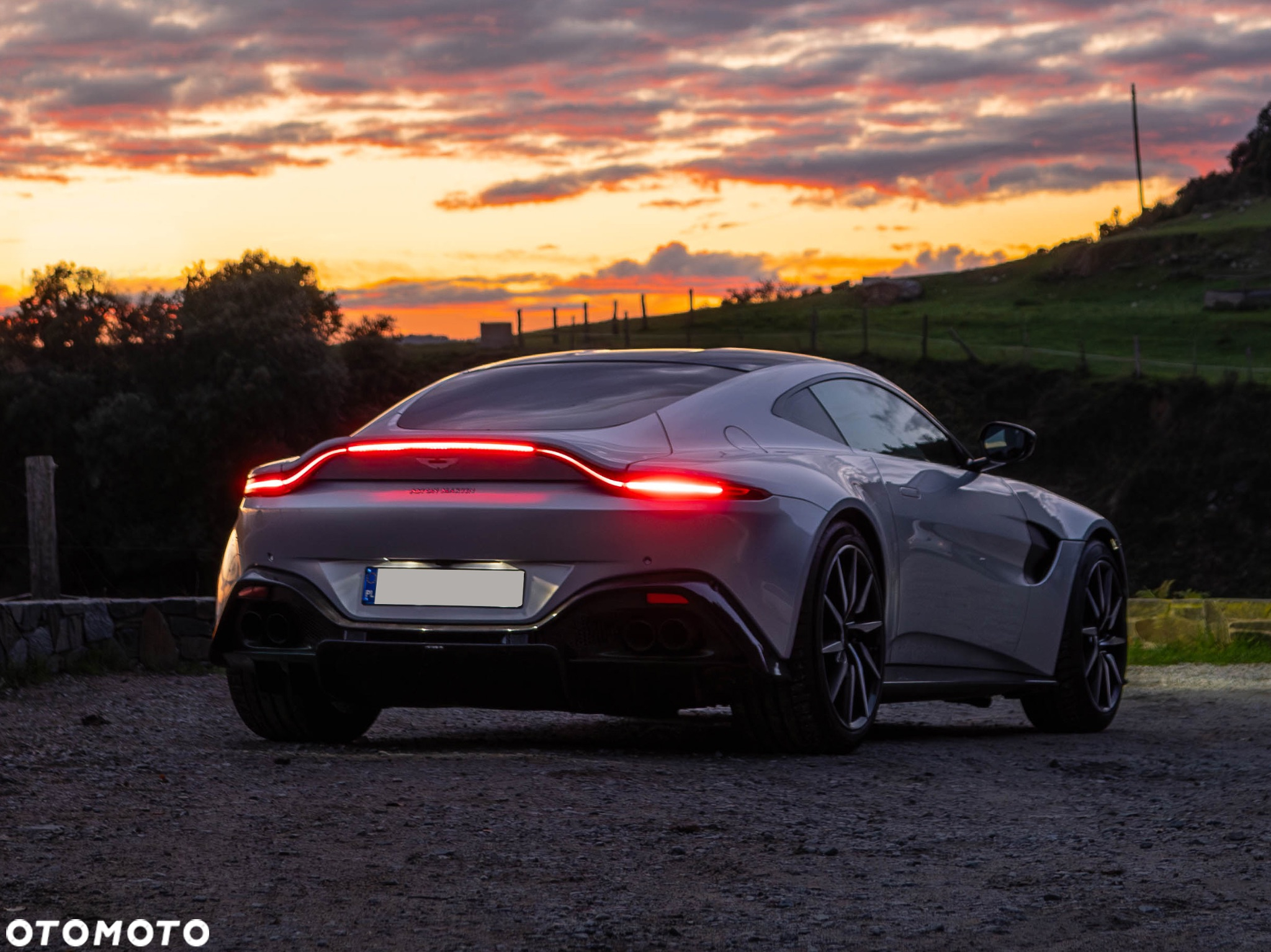 Aston Martin Vantage - 17