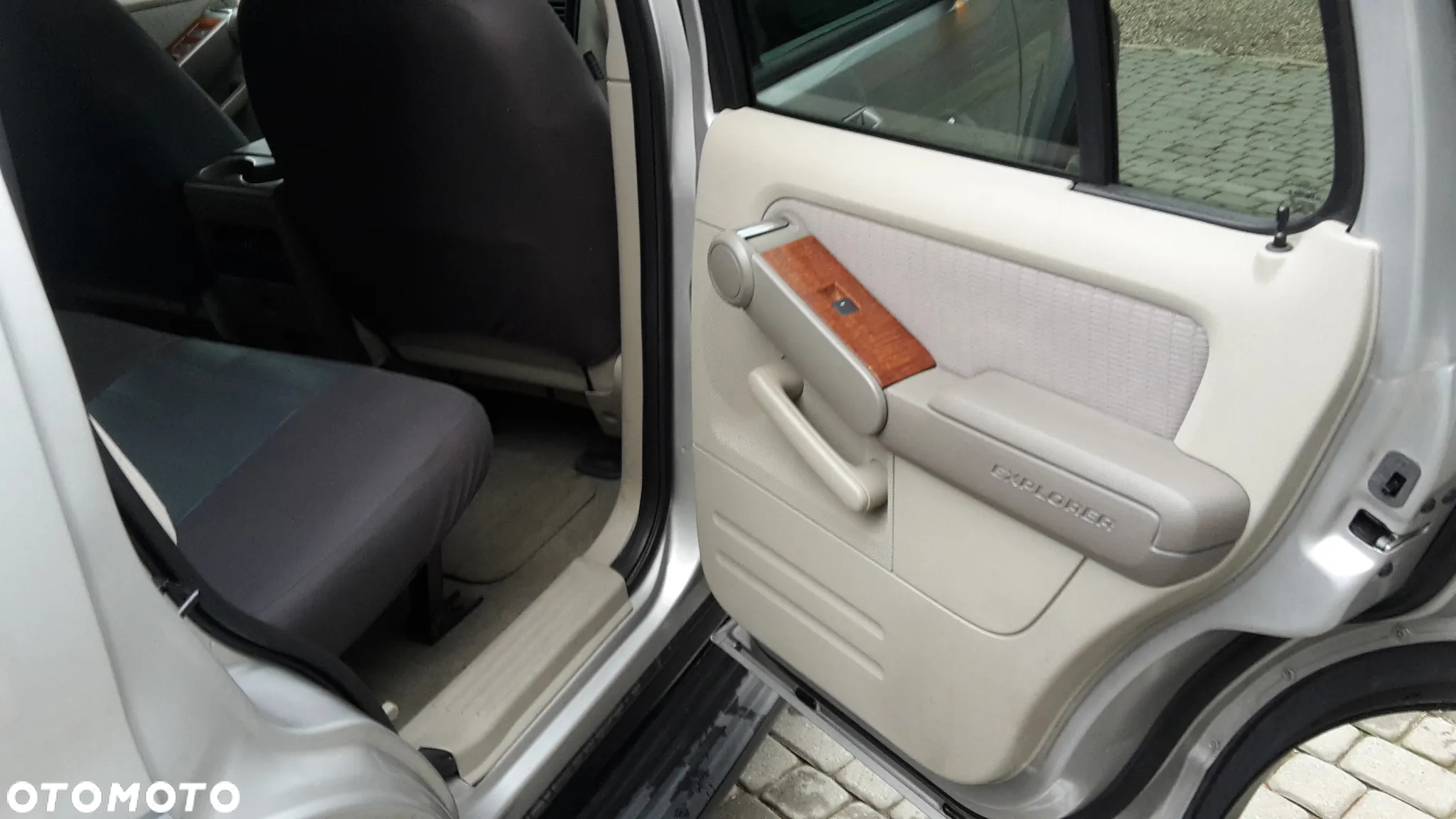 Ford Explorer - 11