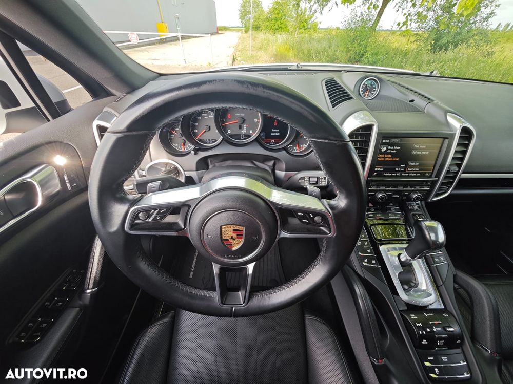 Porsche Cayenne 3.0 L V6 - 13