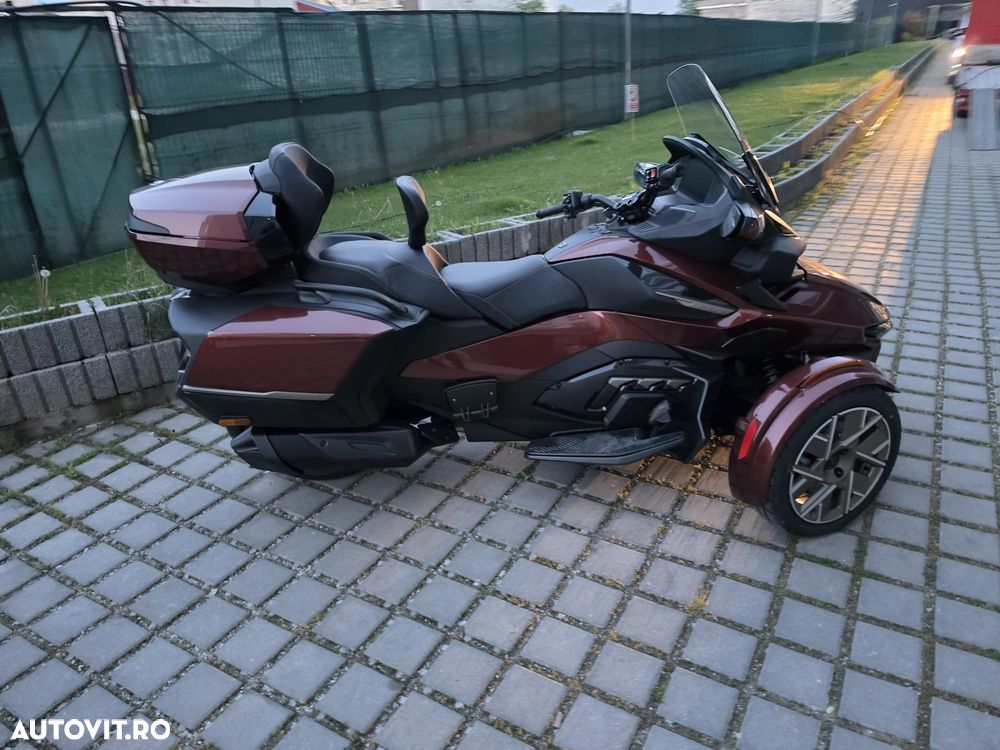 Can-Am Spyder - 12