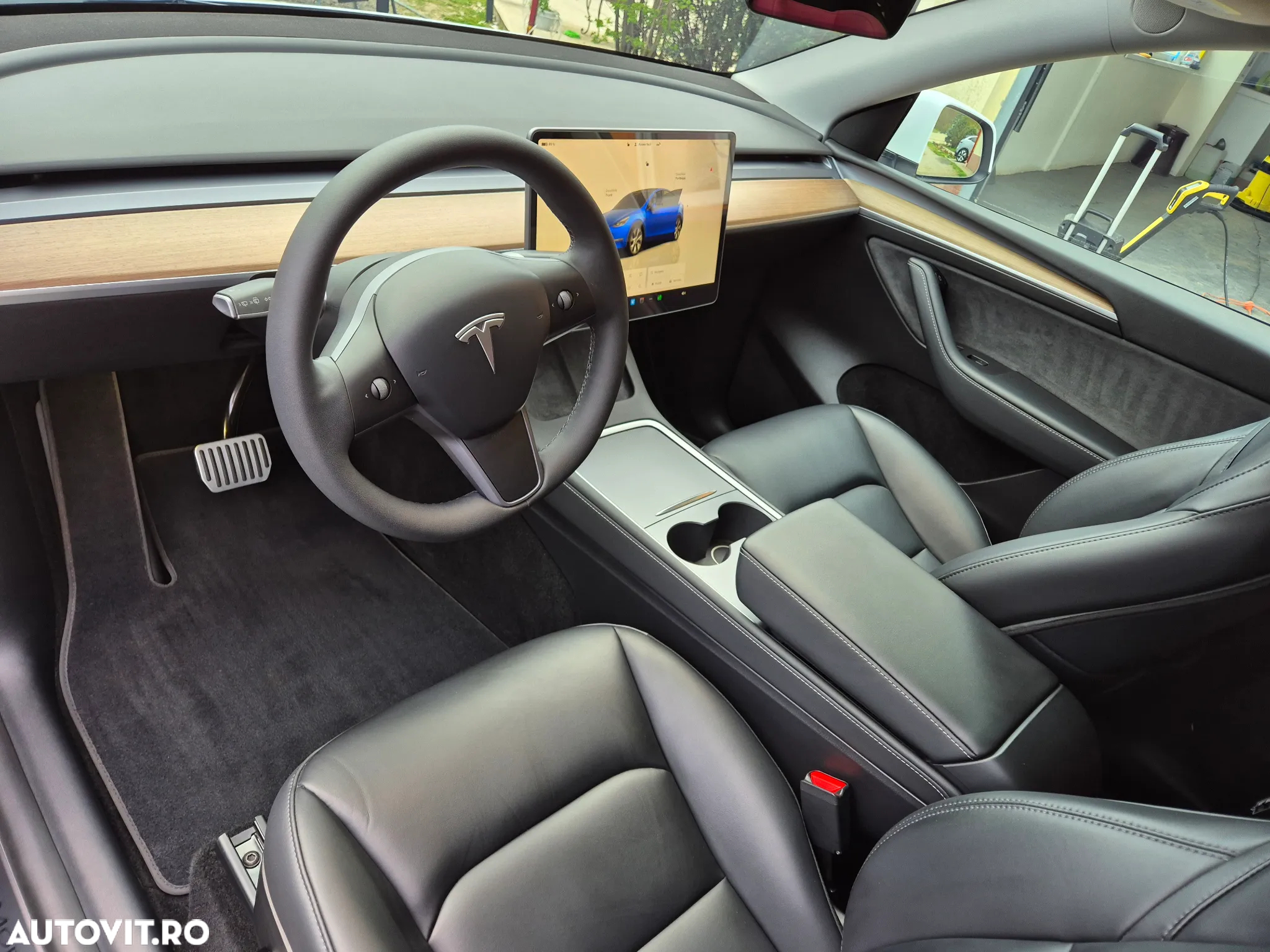 Tesla Model Y - 16