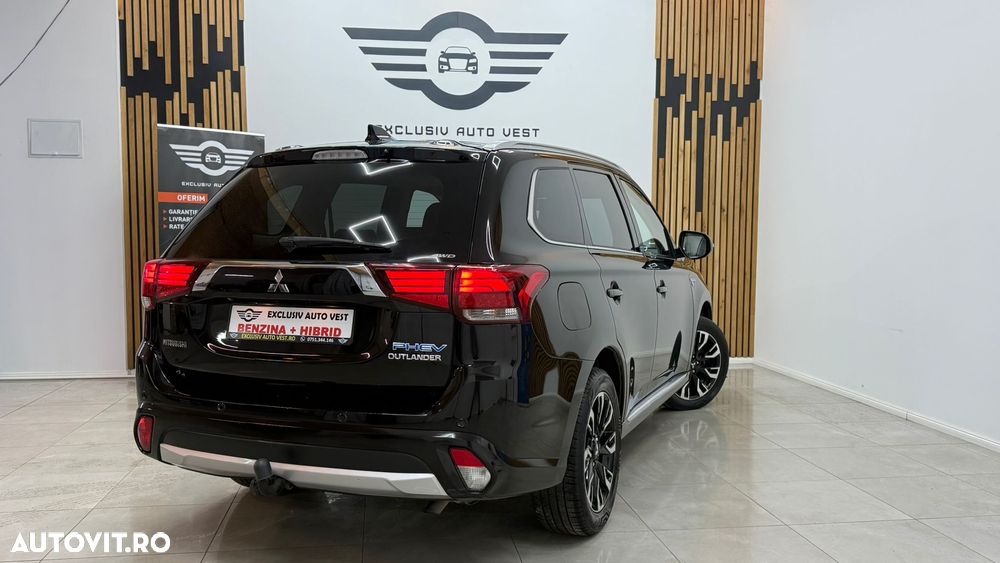 Mitsubishi Outlander 2.0 4WD Plug-In Hybrid - 5