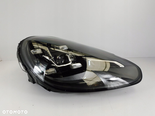 Porsche Cayenne 7P5 LIFT LAMPA Prawa MATRIX LED Full Led 7P5941036K